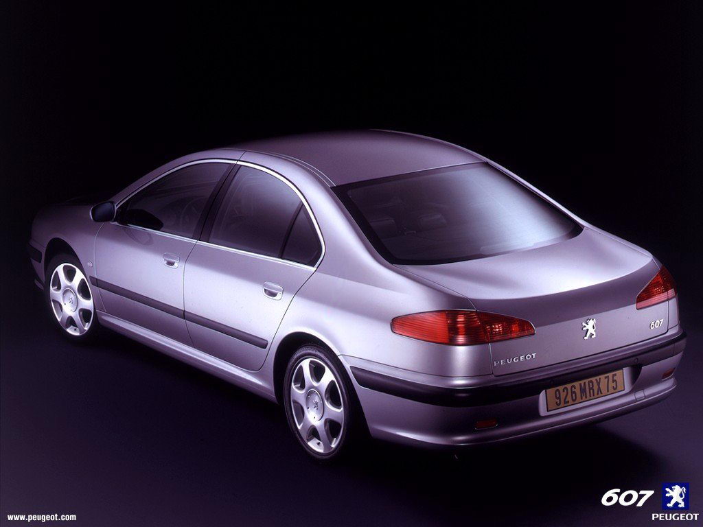 Peugeot 607 2000 001.jpg